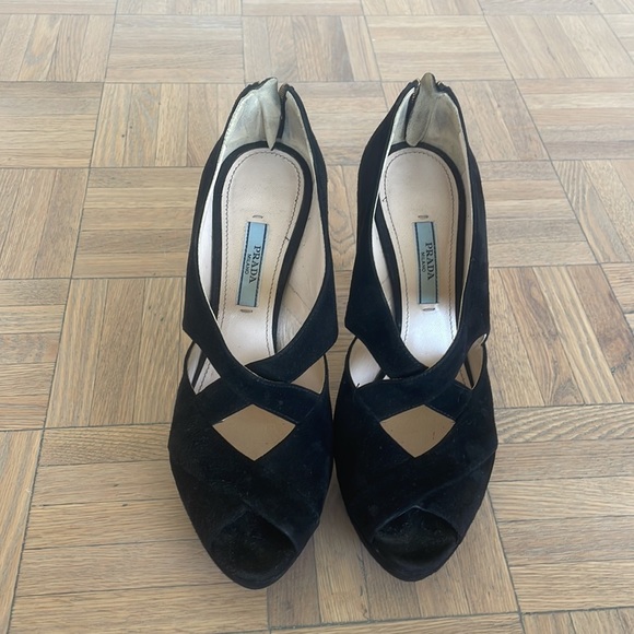 Prada Black Pumps Size 7.5 - Picture 2 of 4